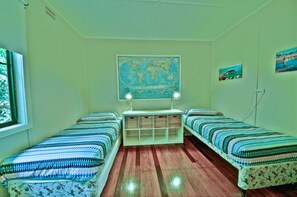 4 bedrooms, iron/ironing board