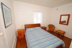 3 bedrooms, iron/ironing board - Apollo 1 - Central Location With Ocean Views (Crescent Head)