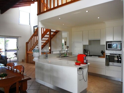 Beautiful four bedroom house in quiet street an easy walk to front and...