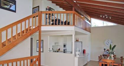 Beautiful four bedroom house in quiet street an easy walk to front and...