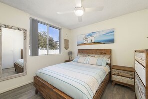 2 bedrooms, iron/ironing board - SUPER CONVENIENT SUNNY APARTMENT (Crescent Head)