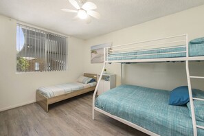 2 chambres, fer et planche Ă repasser
