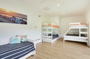 4 bedrooms, iron/ironing board - SPACIOUS HOLIDAY HOME IN THE HEART OF CRESCENT HEAD (Crescent Head)