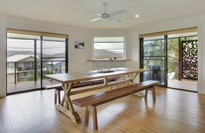 Dining - SPACIOUS HOLIDAY HOME IN THE HEART OF CRESCENT HEAD (Crescent Head)