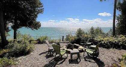 Beachfront House w/ Wi-Fi on Amazing Lake Michigan Site! Close to Sturgeon Bay