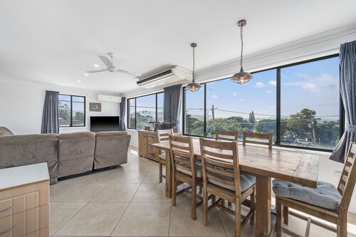RIGHT IN THE CENTRE OF IT ALL WITH OCEAN VIEWS & PET FRIENDLY!
