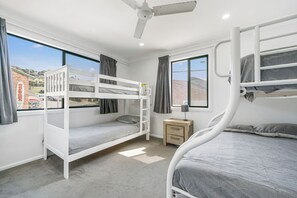 3 bedrooms, iron/ironing board - RIGHT IN THE CENTRE OF IT ALL WITH OCEAN VIEWS & PET FRIENDLY! (Crescent Head)