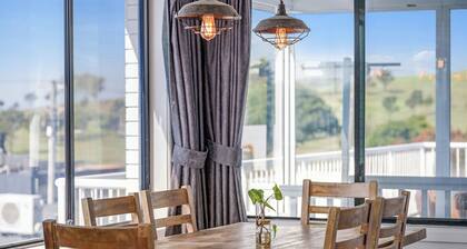 RIGHT IN THE CENTRE OF IT ALL WITH OCEAN VIEWS & PET FRIENDLY!