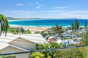 Beach - CRESCENT HAVEN - EXQUISITE HOLIDAY HOME WITH OUTSTANDING OCEAN VIEWS (Crescent Head)