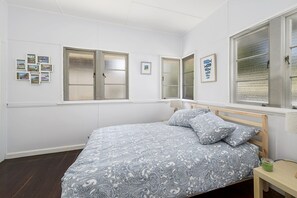 2 bedrooms, iron/ironing board - WALK TO THE BEACH FROM THIS KILLICK CREEK HIDEAWAY (Crescent Head)