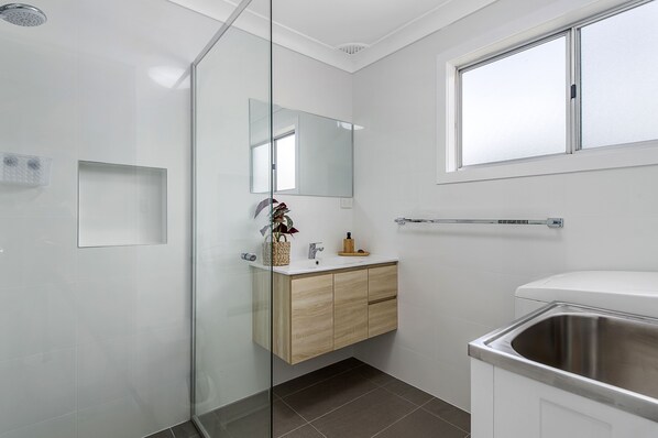 Bathroom - SEA VIEW - GREAT VALUE IN A CENTRAL LOCATION (Crescent Head)