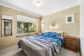 5 bedrooms, iron/ironing board