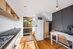 Kjøleskap, mikrobølgeovn og oppvaskmaskin