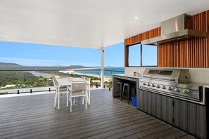 Outdoor dining - HIGH END FINISHES AND UNBEATABLE VIEWS! (Crescent Head)