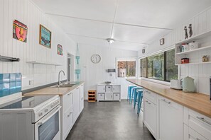 Fridge, microwave