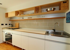 Kjøleskap, mikrobølgeovn og oppvaskmaskin