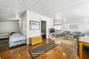 3 quartos, ferros/tábuas de passar roupa, Wi-Fi de cortesia