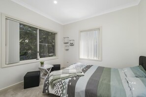 4 bedrooms, iron/ironing board, WiFi - Corakuna - Location & Views (Crescent Head)