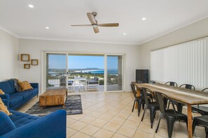 Interior - Corakuna - Location & Views (Crescent Head)