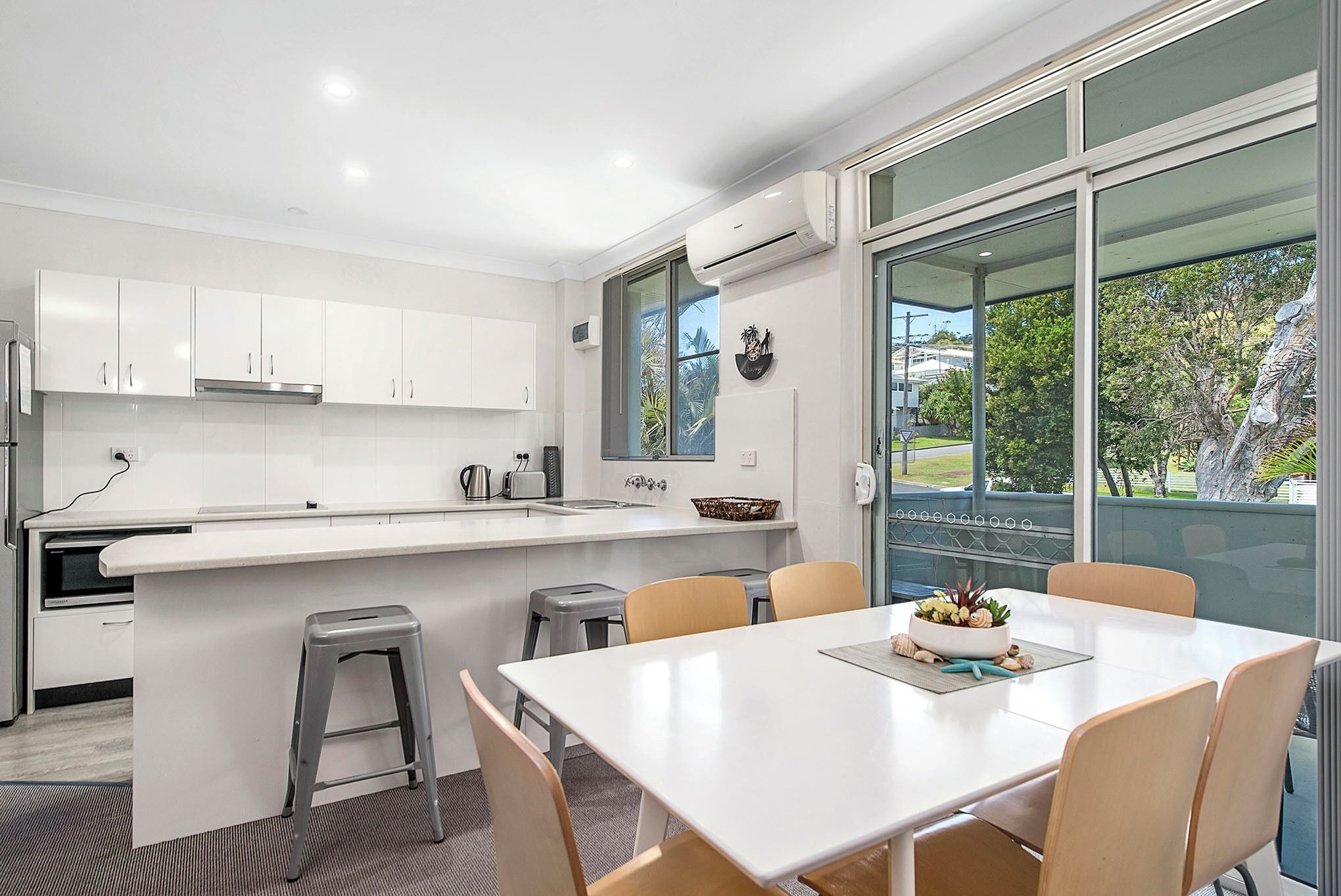 Refrigerador y microondas 