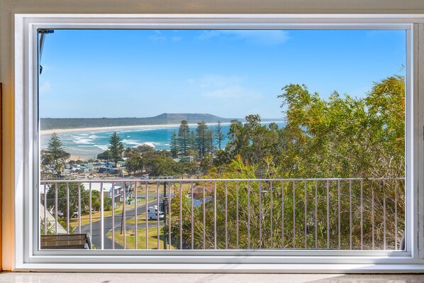 Interior - Yurung - Retro charm (Crescent Head)