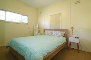 4 bedrooms, iron/ironing board