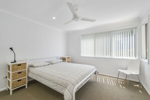 3 chambres, fer et planche à repasser