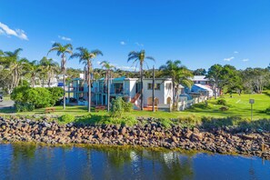 Exterior - BEACHFRONT 3 - STYLISHLY DECORATED WITH KILLICK CREEK WATER FRONTAGE (Crescent Head)