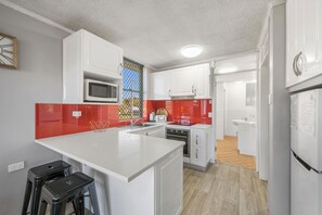 Fridge, microwave