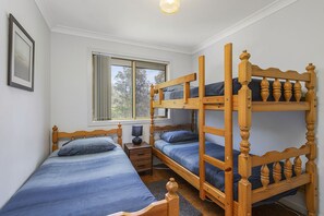 2 bedrooms, iron/ironing board, WiFi