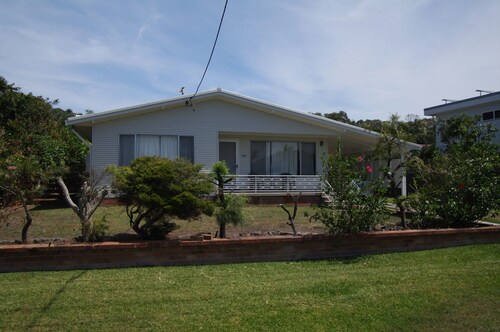 BILLY'S ON MAIN - PET FRIENDLY HOLIDAY COTTAGE