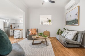 Smart TV - HAVANA ON PACIFIC - RENOVATED HOME WITH POOL (Crescent Head)