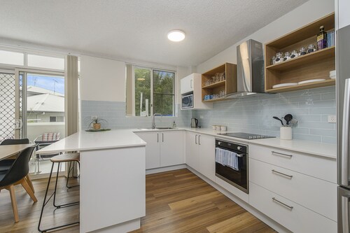 Cute Beachside Apartment - Central Location