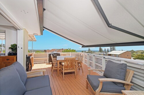 NEWLEY RENOVATED HOME WITHGREAT VIEWS!