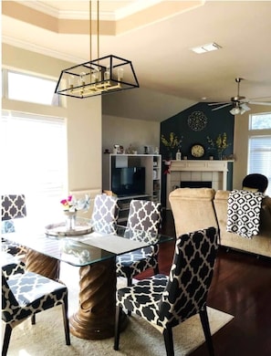 Dining - 3 Bedroom 2 Bathroom House In Great Location - Min. rental 1 month (Fort Worth)