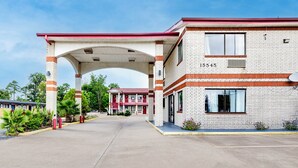 A building with a red roof and white brick facade, numbered 15545. - Hotel O Luxury Inn Channelview Baytown I-10 (Channelview)