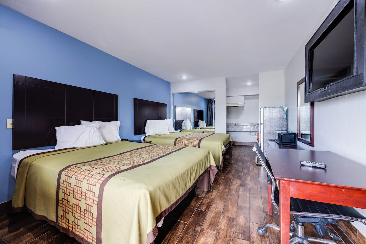 Chambre, 2 grands lits, fumeurs | Bureau, Wi-Fi gratuit, draps fournis