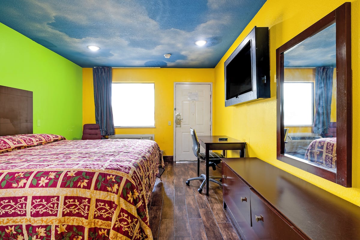 Desk, WiFi (free), bed sheets