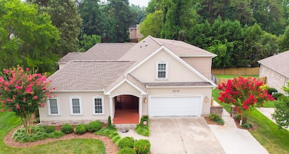 2 bed/2 bath with LR, DR, Kitchen, Laundry & Deck. Parties are not allowed.