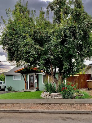 Exterior - GONGAGA 3 BEDROOM GEM ⭐️ Townhouse Rancher Memory Foam 🛏’s ⭐️ Close to Amenities (Spokane)