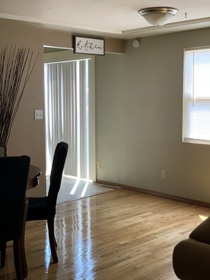 Interior - GONGAGA 3 BEDROOM GEM ⭐️ Townhouse Rancher Memory Foam 🛏’s ⭐️ Close to Amenities (Spokane)