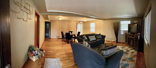 GONGAGA 3 BEDROOM GEM ⭐️ Townhouse Rancher Memory Foam 🛏’s ⭐️ Close to Amenities