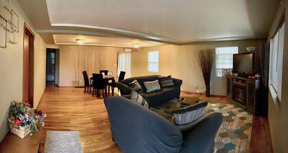 GONGAGA 3 BEDROOM GEM ⭐️ Townhouse Rancher Memory Foam 🛏’s ⭐️ Close to Amenities