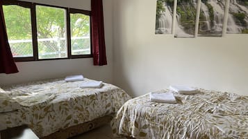 1 habitación, escritorio, wifi gratis y ropa de cama