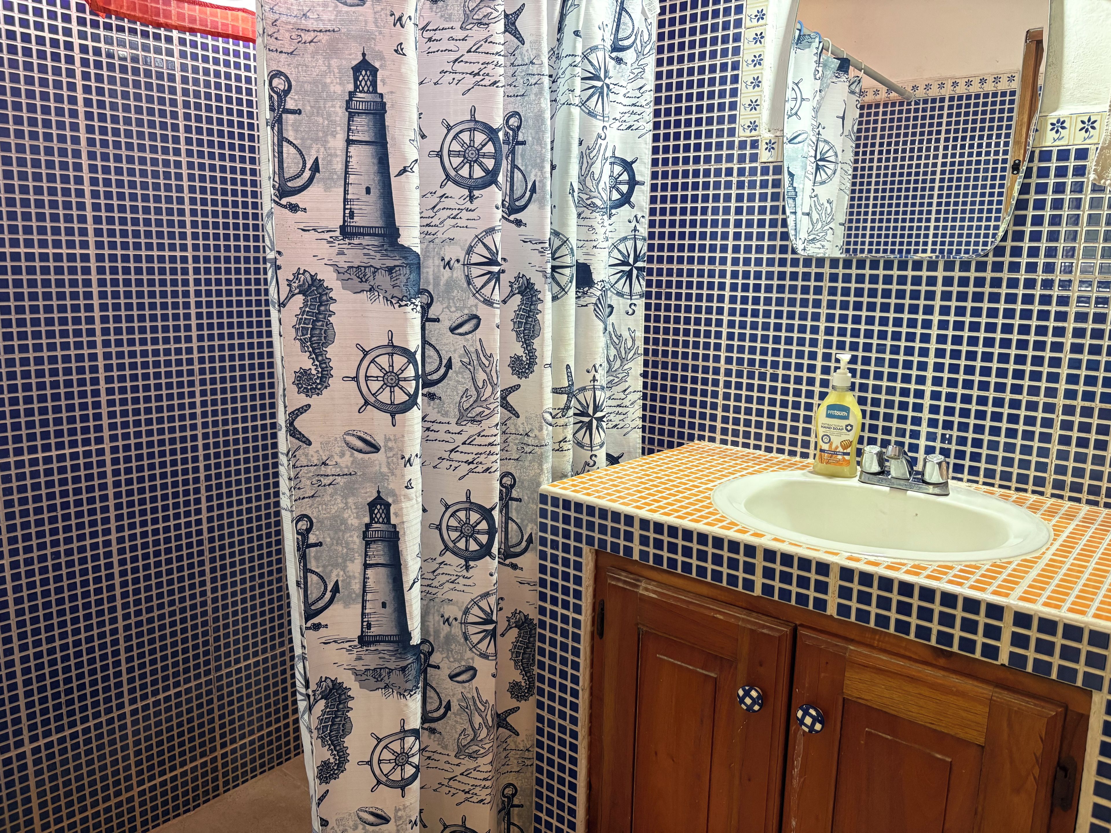 Dusche, Handtücher, Seife, Toilettenpapier
