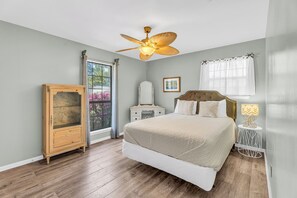 4 bedrooms, desk, travel cot, free WiFi