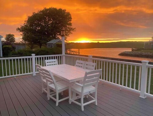 LUXURY WATERFRONT HOME - Private Dock - Near Beach