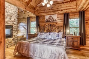 4 bedrooms, iron/ironing board, travel crib, free WiFi