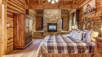 4 makuuhuonetta, silitysrauta/-lauta, ilmainen Wi-Fi, vuodevaatteet