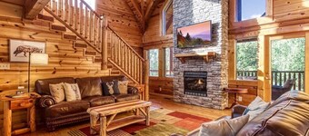 2 Master Suites! 9-Hole Putt-Putt! Walk to Parkway